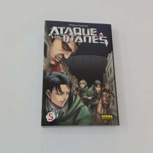 Ataque a los Titanes 5